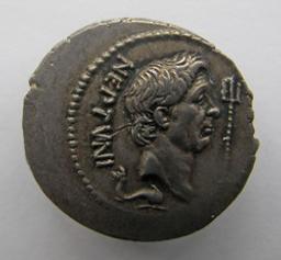 Monnaie romaine, Rome, 44 v.ChrRomeinse Munt, Rome, 44 v.Chr | Q. Nasidius. Ruler
