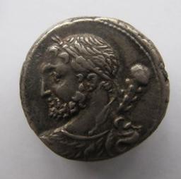 Monnaie romaine, Rome, 112-111 | Ti. Quinctius of Ti. Quinctilius. Souverain