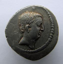 Monnaie romaine, Rome, 42 v.Chr | L. Livineius Regulus. Ruler