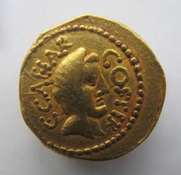 Monnaie romaine, Rome, 46 v.Chr | A. Hirtius ;  C. Iulius Caesar. Souverain
